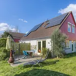 Vakantiehuis, Villapark Oesterbaai 39, Aan Zee, Grenzend Aan Speeltuin