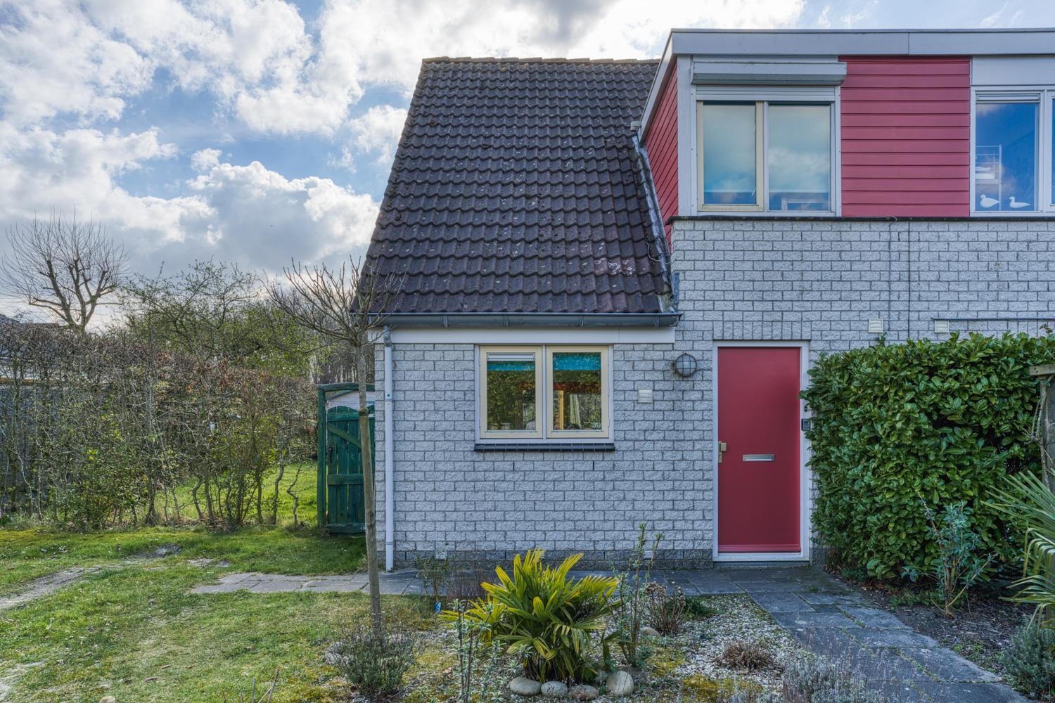 Vakantiehuis, Villapark Oesterbaai 39, Aan Zee, Grenzend Aan Speeltuin Vakantiehuis