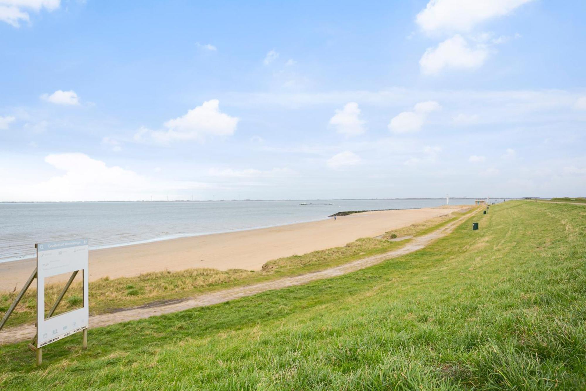 Vakantiehuis, Villapark Oesterbaai 39, Aan Zee, Grenzend Aan Speeltuin Vakantiehuis